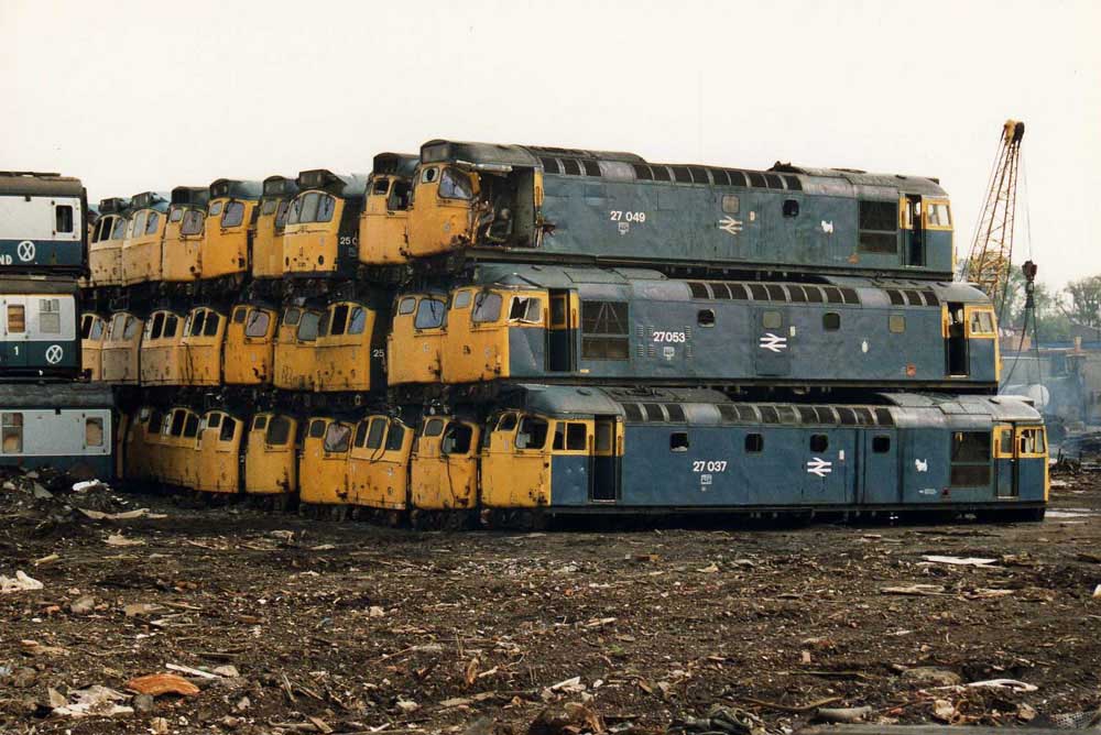 27049/053/037 form the end locomotives on the stack at Vic 